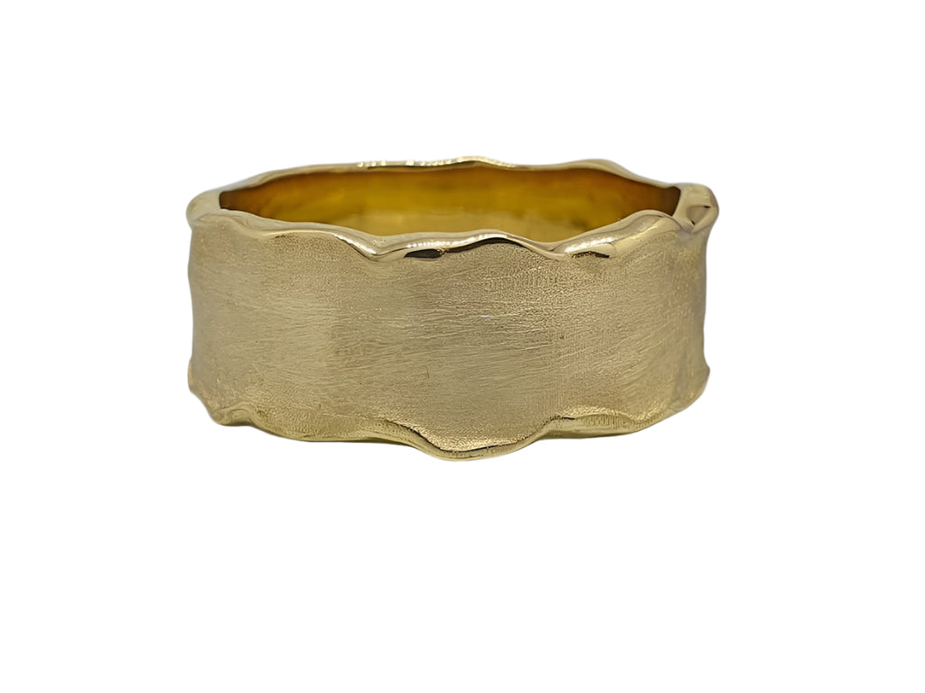 750 Yellow Gold Desinger Luxurious Ring