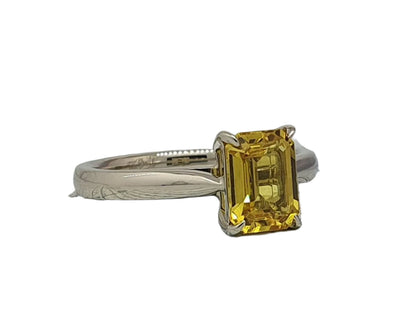 585 White Gold Luxurious Engagement Ring with Yellow Sapphire